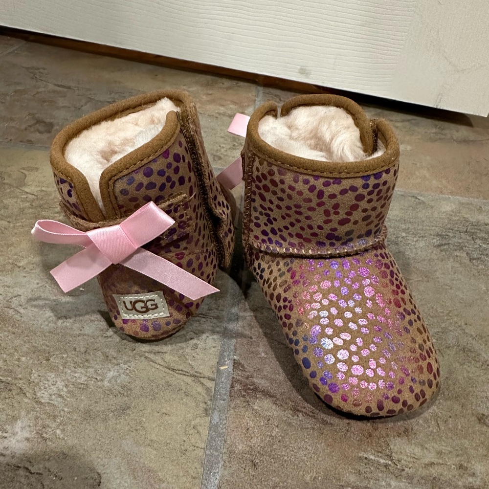 Ugg Jesse Bow II Suede Bootie Pink Sparkle Infant Size: 4/5